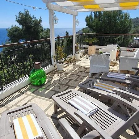 Casa Vacanze "Il Carrubo" غاليانو دل كابو المظهر الخارجي الصورة