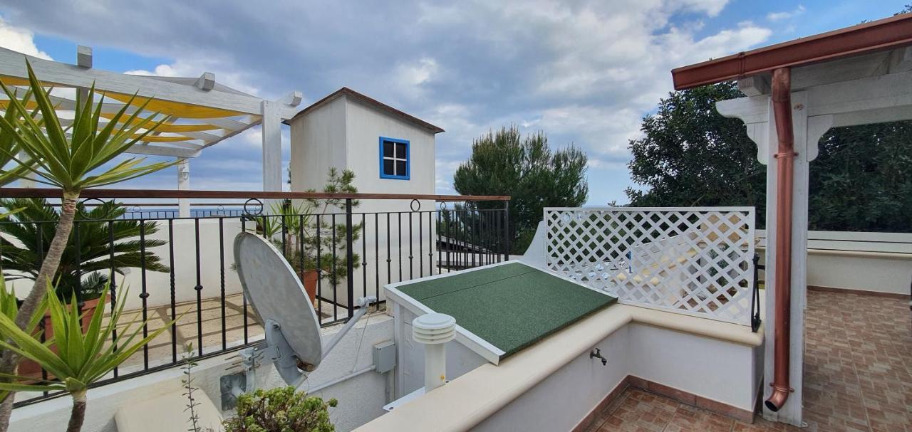 Casa Vacanze "Il Carrubo" غاليانو دل كابو المظهر الخارجي الصورة
