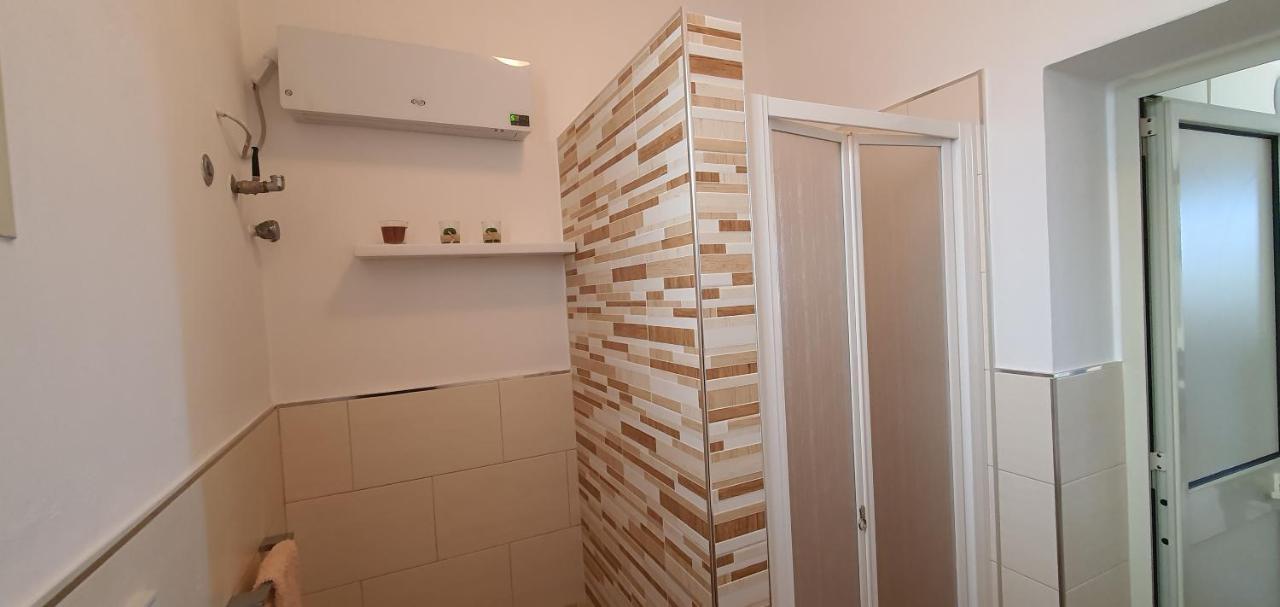 Casa Vacanze "Il Carrubo" غاليانو دل كابو المظهر الخارجي الصورة